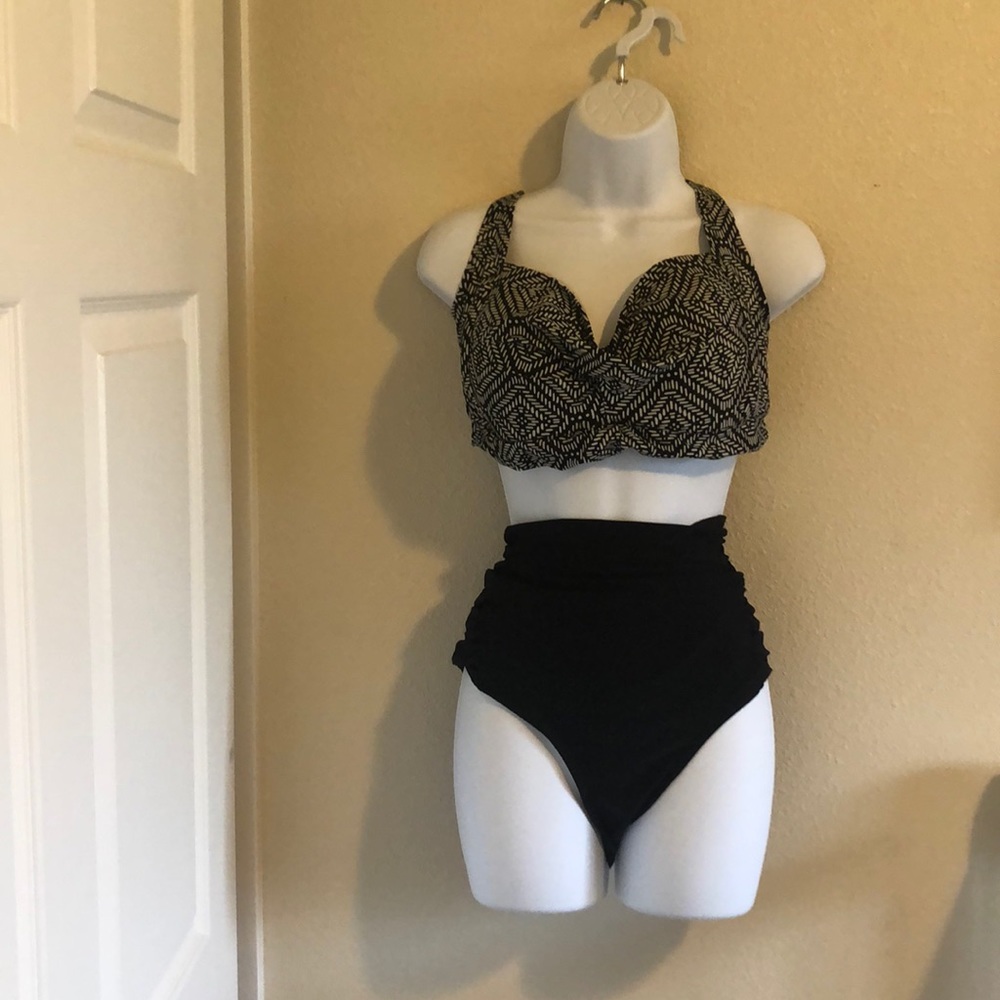 High waisted black and white swimsuit